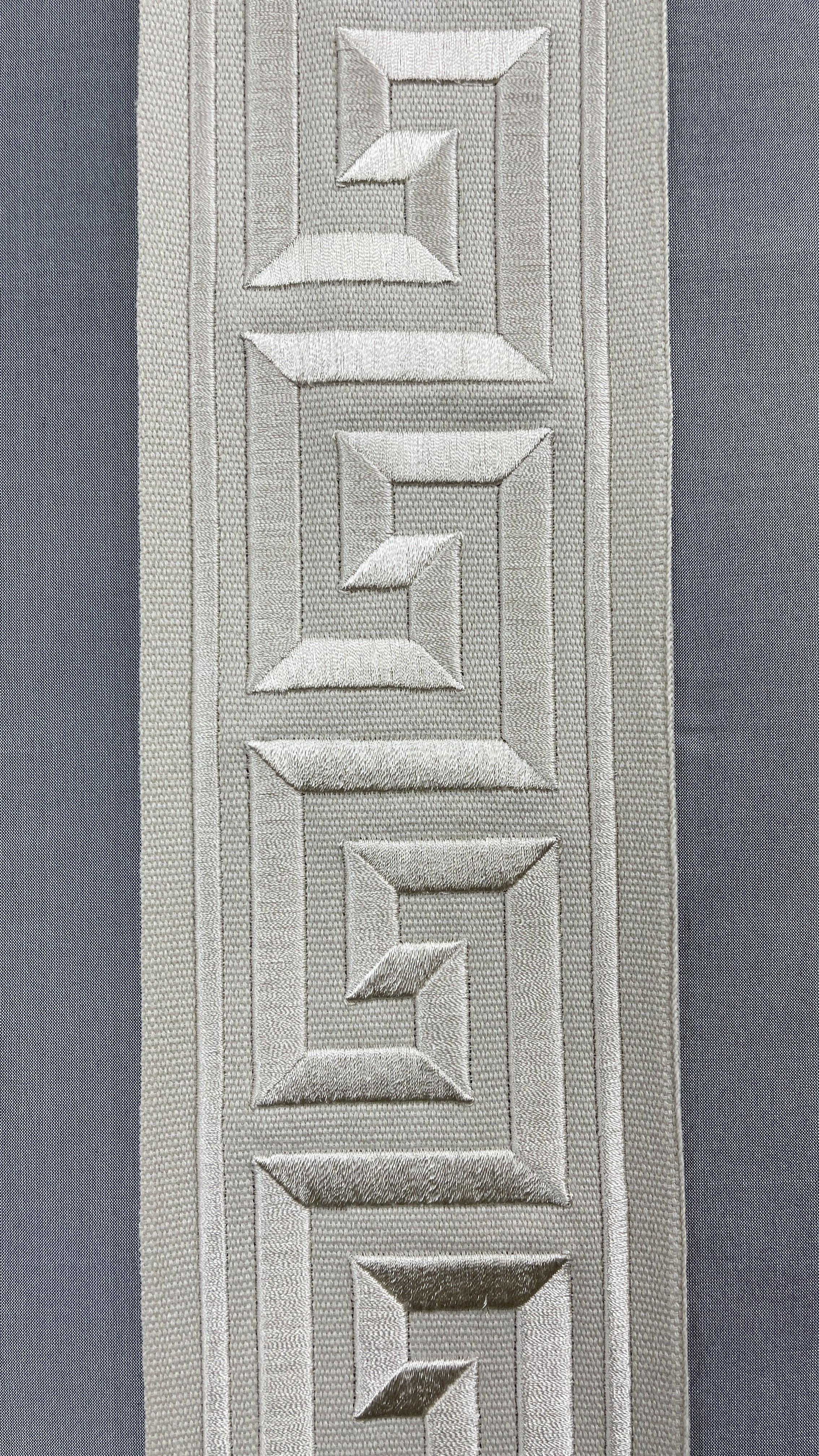 CHAVI-PALE GRAY CREAM