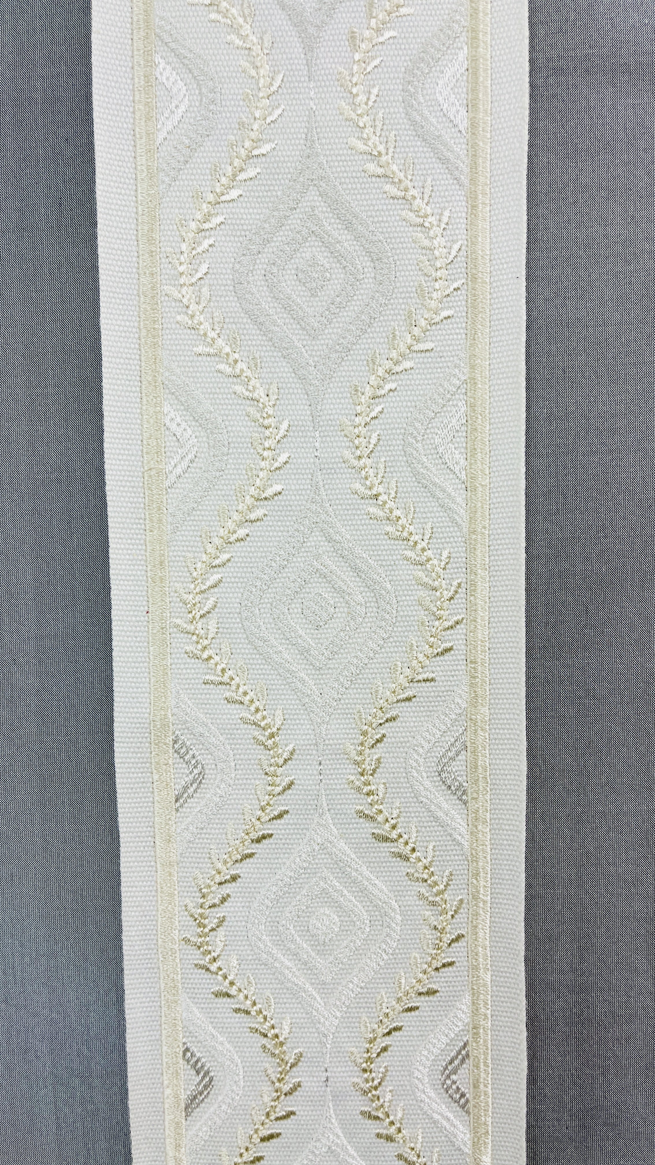 LL 704 - IVORY